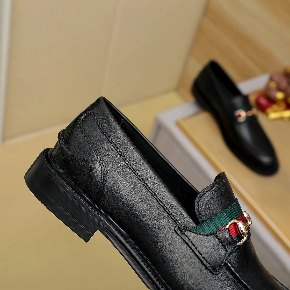 Men's shoes 💰460 💰💰Gucci official website men's business formal leather shoes update💥Hong Kong counters synchronize new styles💥completely one to one replica shipment👍zero difference in counter quality 0⃣️all made of imported first-layer cowhide on the outside with original hardware buckles➕water-dyed🐂leather lining production, color, code matching 39-44 (customized at 38.45.46)……